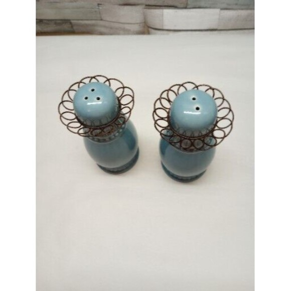 Department 56 Vintage Blue Cottage Collection Salt And Pepper Shakers - Picture 3 of 4
